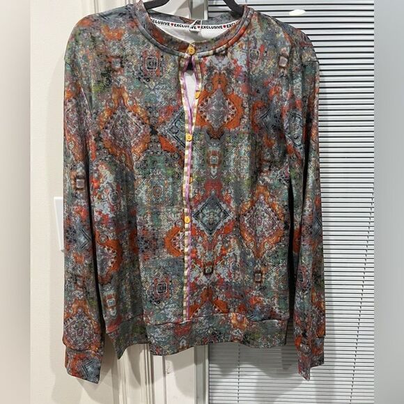 Mixed pattern top  - Picture 1 of 3